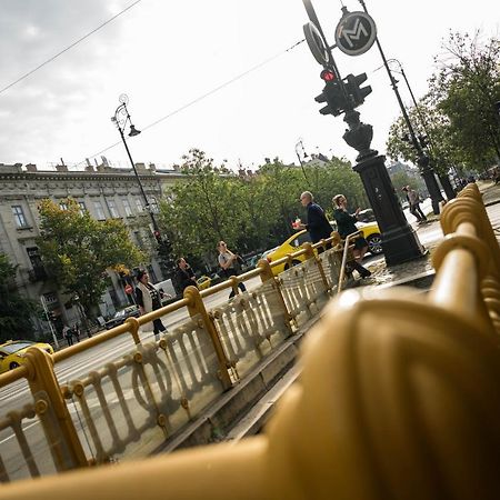 Best Seasons La Famiglia Budapest Exterior foto