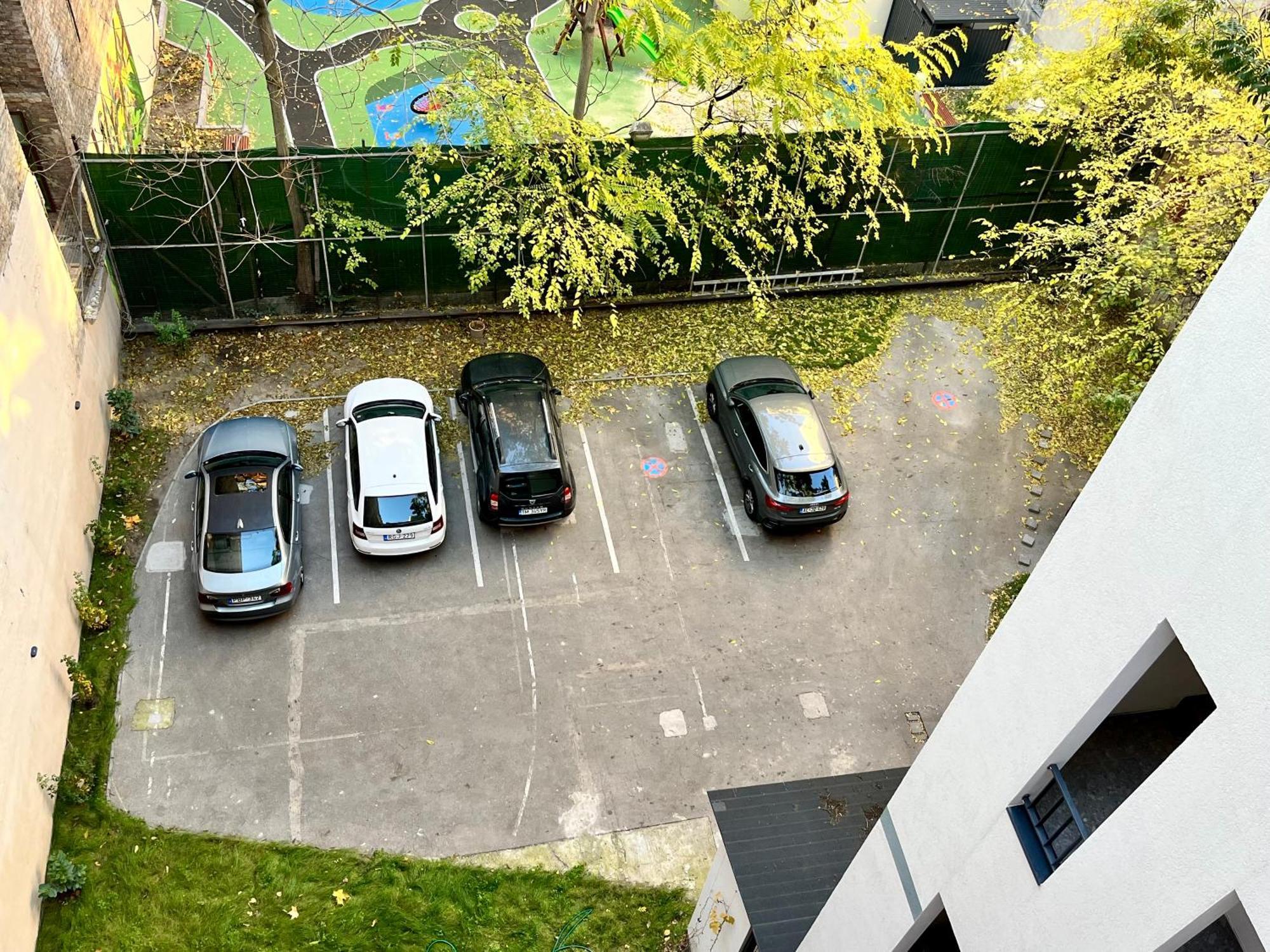 Best Seasons La Famiglia Budapest Exterior foto